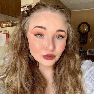 Meet your Posher, Emilee